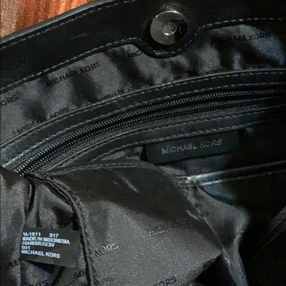 🎉SOLD🎉Michael Kors Bag - Picture 2 of 8
